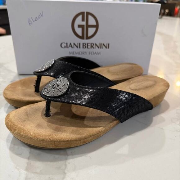 Giani Bernini Ronnah Memory Foam SlipOn Thong Sandals Womens 8M Medallion Black - Picture 3 of 9